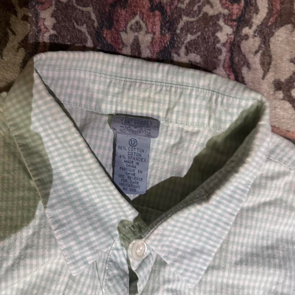 Green and white gingham button up blouse with a preppy vibe. Size: L - Picture 3 of 3